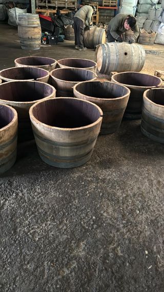 Medias barricas de vino decorativas