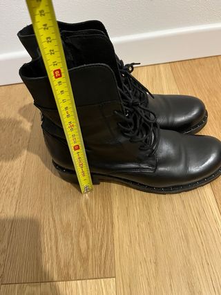 Stivaletti donna neri con lacci