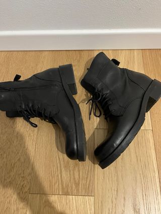 Stivaletti donna neri con lacci