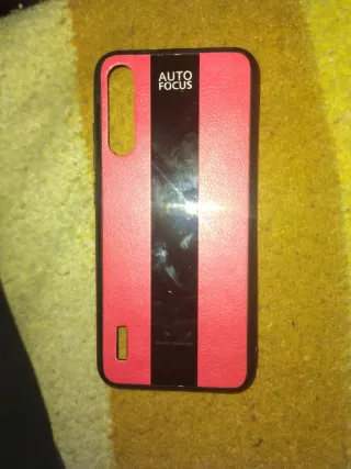 Funda móvil roja y negra