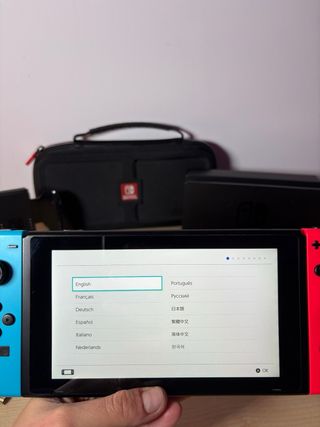 Nintendo Switch Azul y Rojo con funda