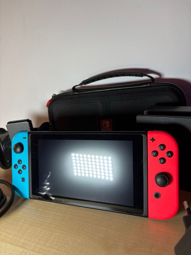 Nintendo Switch Azul y Rojo con funda