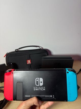 Nintendo Switch Azul y Rojo con funda