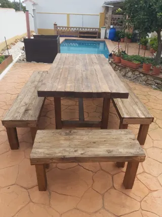 Mesa de madera rústica