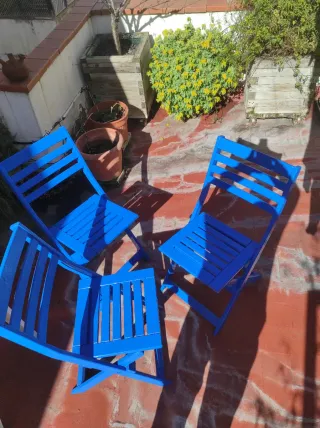 Silla de jardín plegable de madera azul