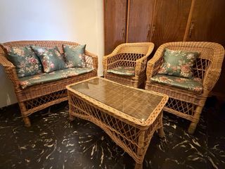 Conjunto sofá, sillones y mesa mimbre
