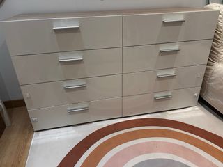 Cómoda y 2 mesitas de noche