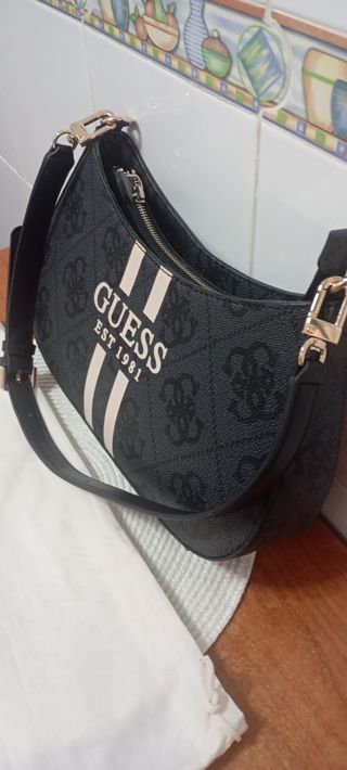 Bolso Guess Negro y Gris