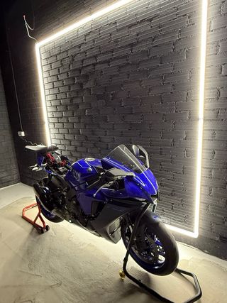 Yamaha R1 2023 Azul