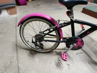 Bicicleta niña Btwin rosa con cesta