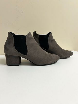 Botín gris tacón ancho