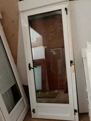 Balconera aluminio con persiana 90x228 como nueva