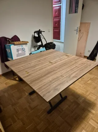 Mesa elevable y abatible