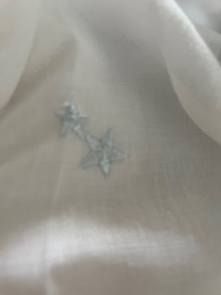 Cortina infantil con estrellas y lunas