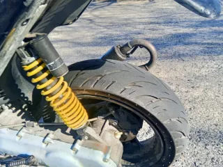 Beta Ark Scooter Rojo y Negro