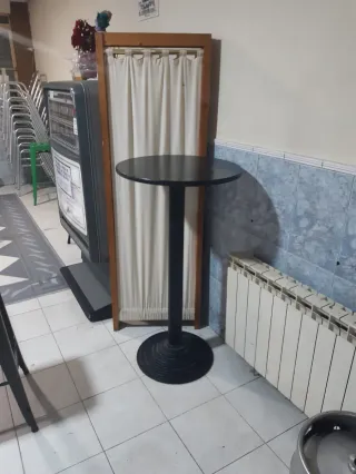 Mesa alta redonda negra