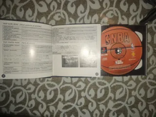 Lote PS1: NBA Total 97, FIFA 99 y Mando Sony PS1