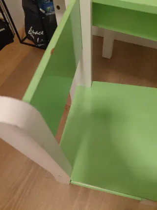Escritorio y silla infantil verde