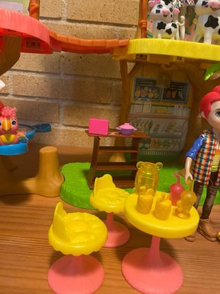 Cafetería Enchantimals con 6 muñecas y 7 mascotas