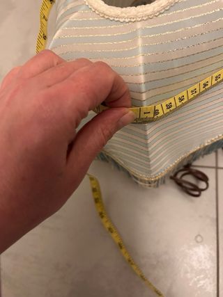 Lampada da tavolo a strisce