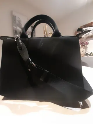 Bolso Karl Lagerfeld Negro Asas y Bandolera.
