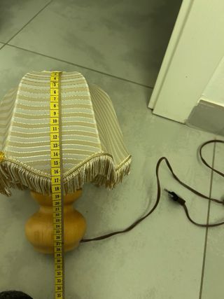 Lampada da tavolo con paralume a righe