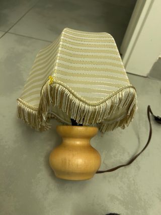 Lampada da tavolo con paralume a righe