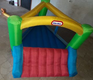 Castillo hinchable triangular Little Tikes