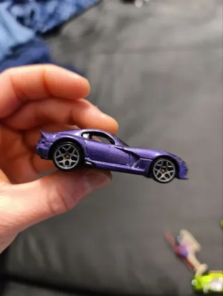 Hot Wheels 2013 Viper Viola