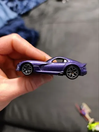 Hot Wheels 2013 Viper Viola