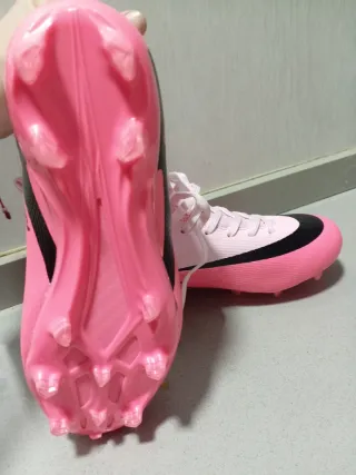 Botas de fútbol niño rosas