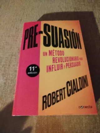 Pre-suasion / Per-suation (Spanish Edition)