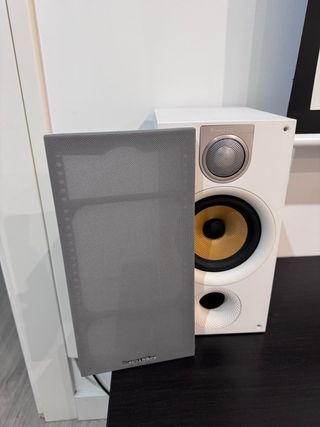 Bowers & Wilkins 686 S2 Altavoces