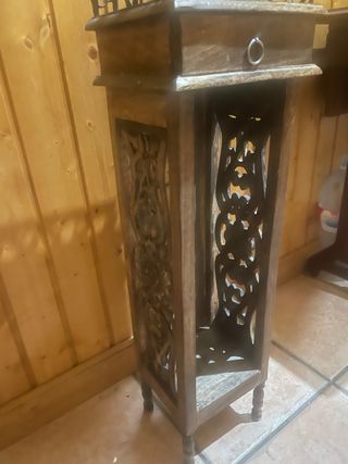 Mesita auxiliar madera tallada forja