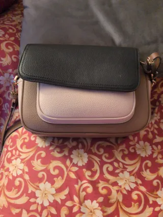 Bolso bandolera beige y negro