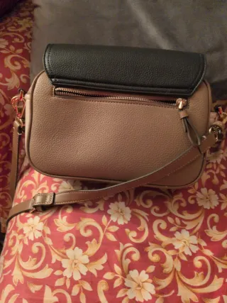 Bolso bandolera beige y negro