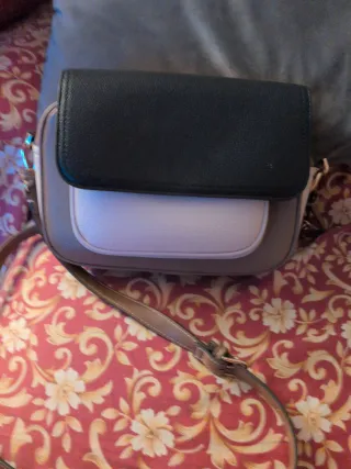 Bolso bandolera beige y negro