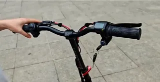 Patín Scooter Eléctrico Tipo Bicicleta Negro