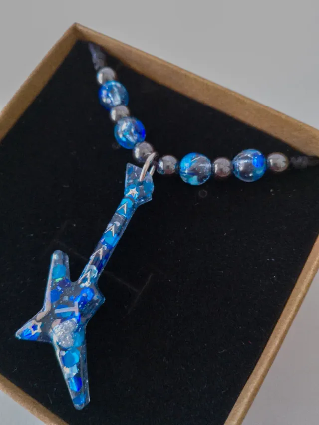 Collar guitarra azul