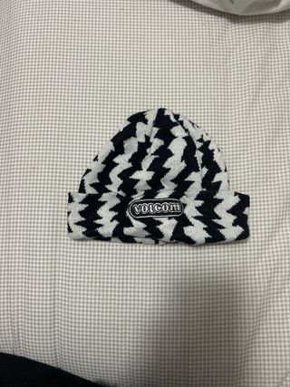 Gorro Volcom Negro y Blanco