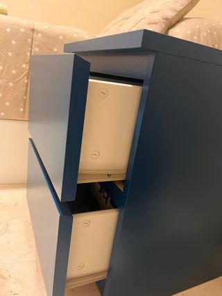 Mesita de noche azul