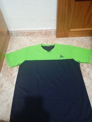 Camiseta deportiva hombre azul y verde