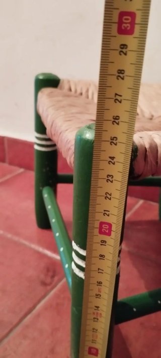 Silla infantil de madera y yute