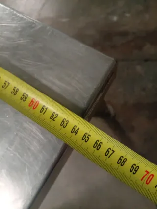 Mesa de trabajo industrial metálica