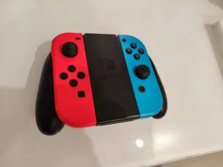 Nintendo Switch con 4 mandos