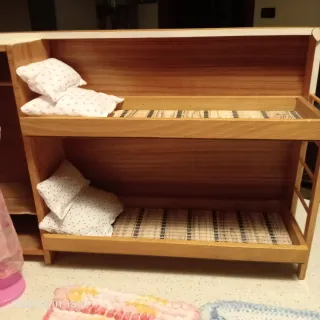 Letto a castello con armadio per Barbie