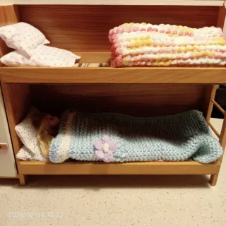 Letto a castello con armadio per Barbie