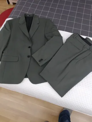 Traje ZARA verde botella chico