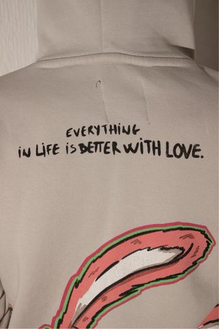 Sudadera con capucha y estampado