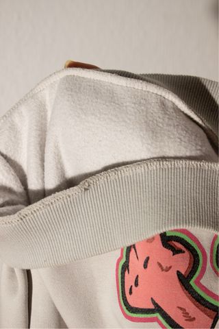 Sudadera con capucha y estampado